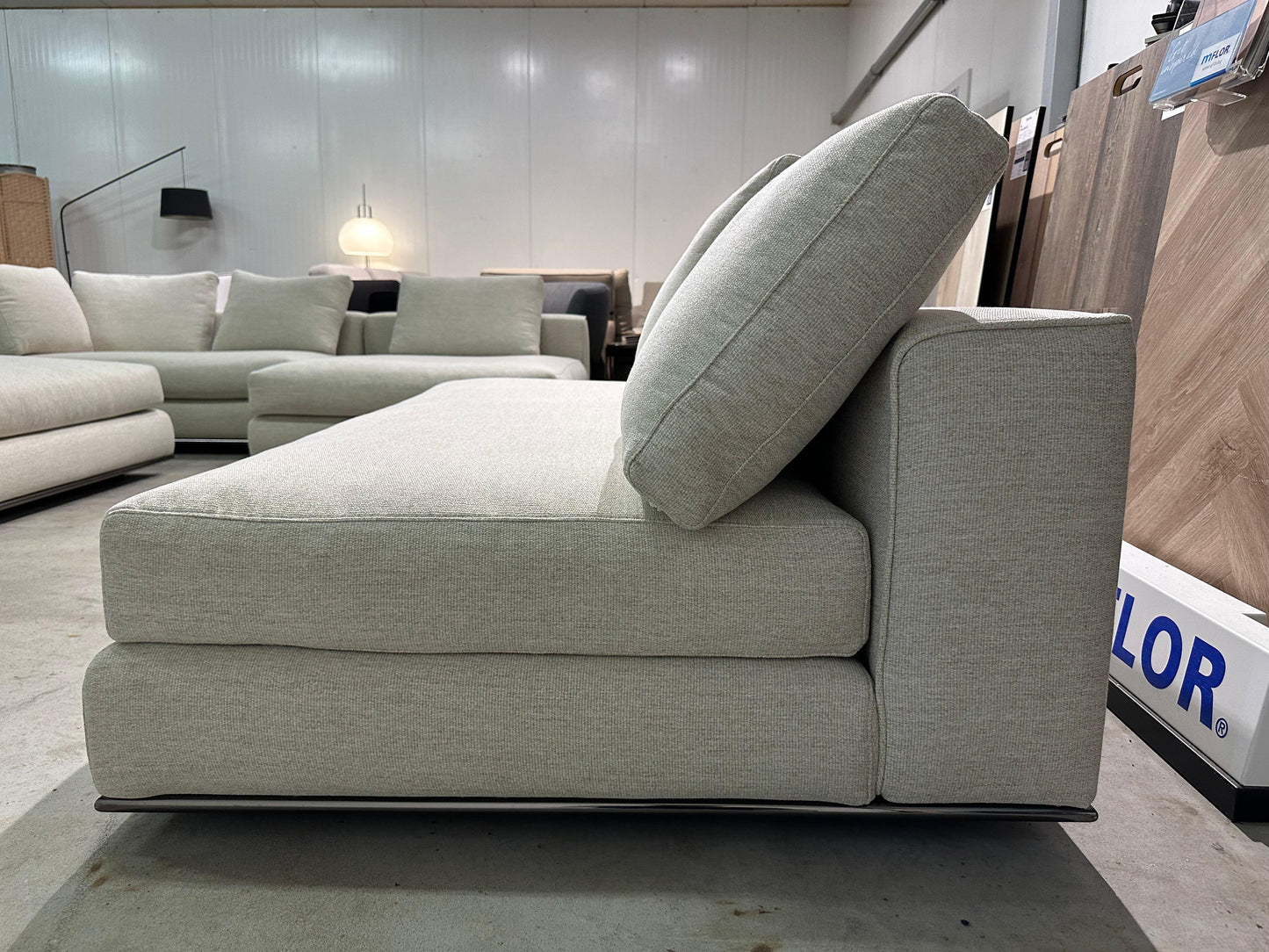 Nieuw Geherstoffeerde Minotti Hamilton Hoekbank NP: €30.000