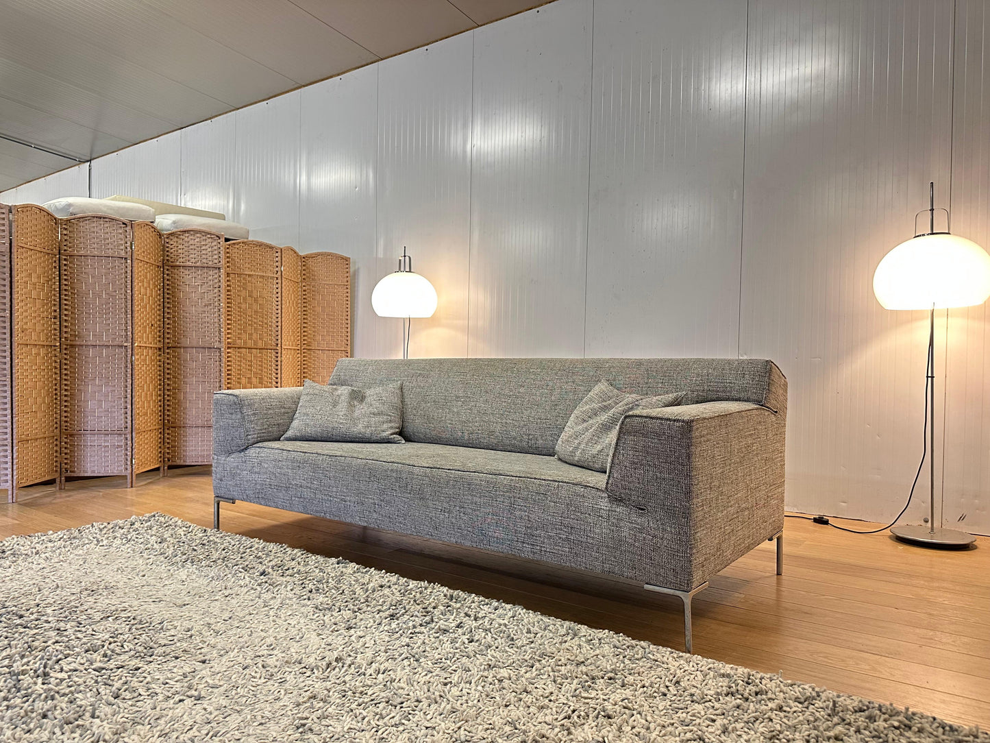 Design on Stock Bloq 3-Zits Bank – NP: €4.000