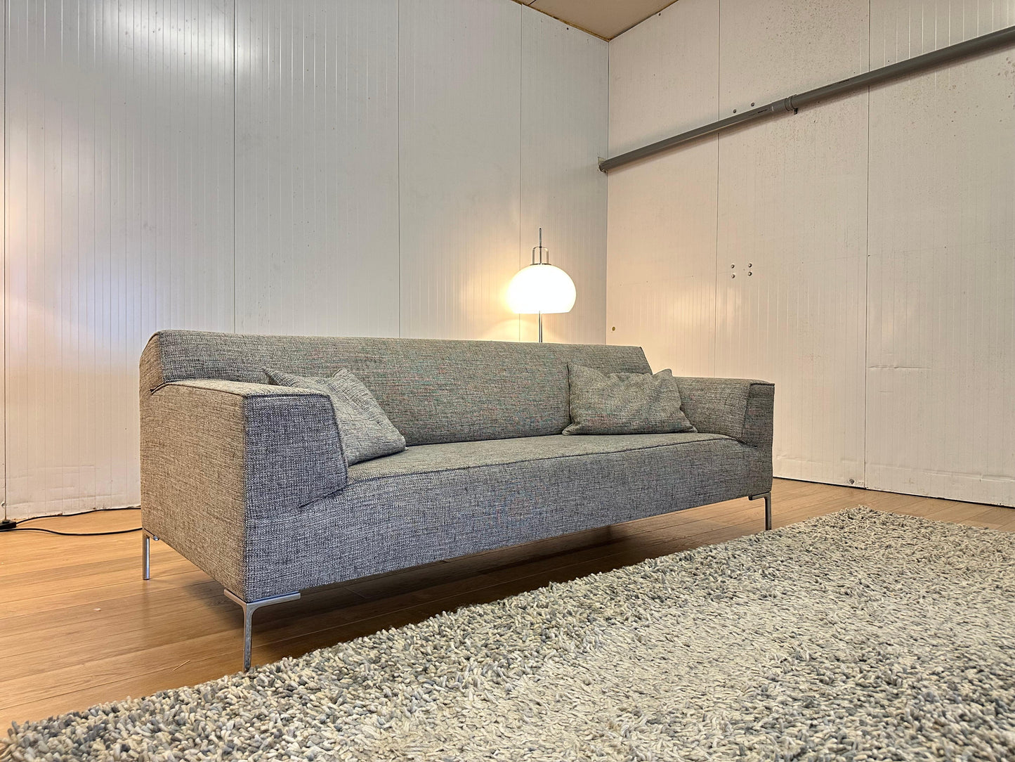 Design on Stock Bloq 3-Zits Bank – NP: €4.000