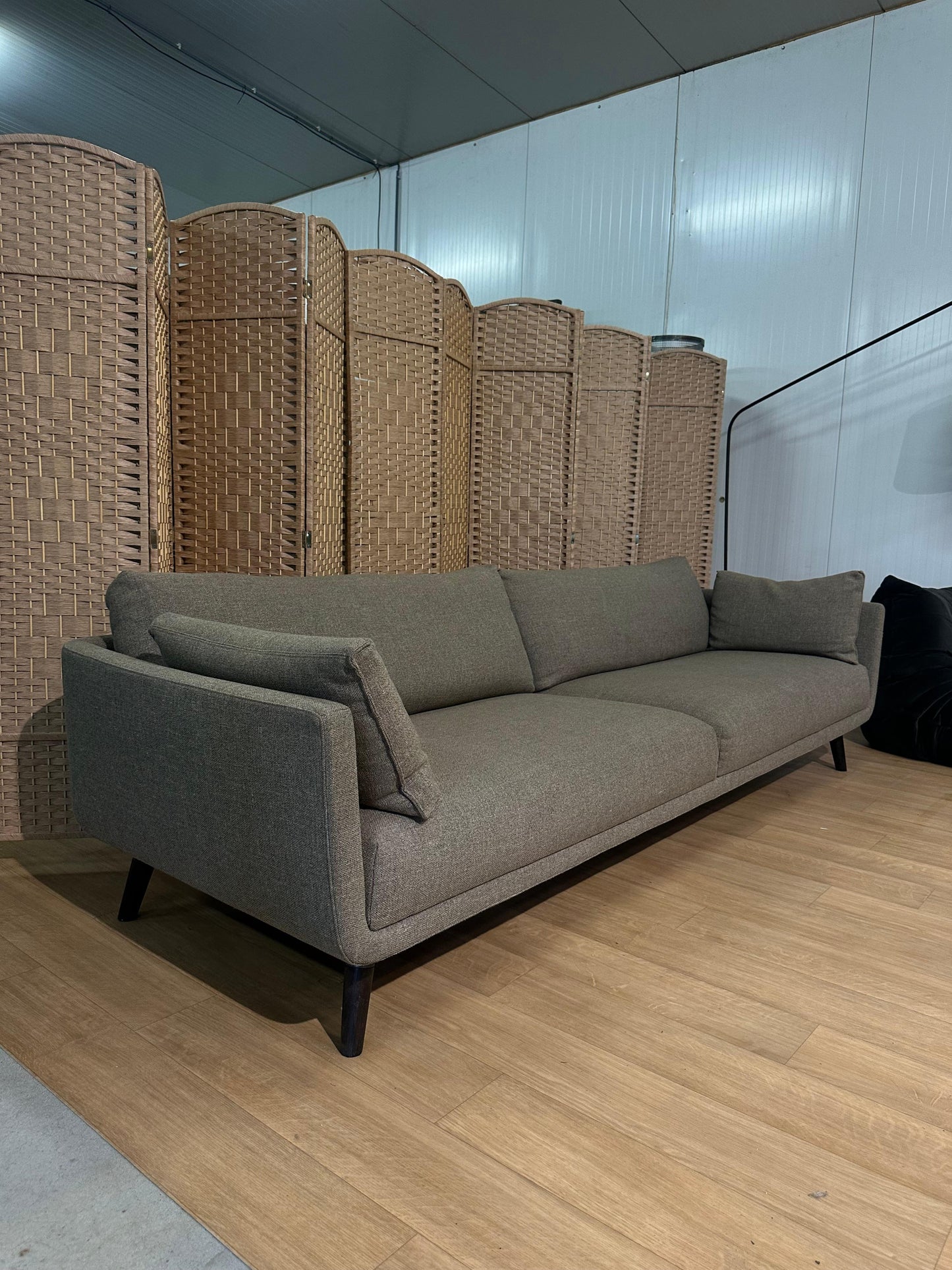 ZGAN Design on Stock Byen 5-Zits Taupe – NP: €5.500