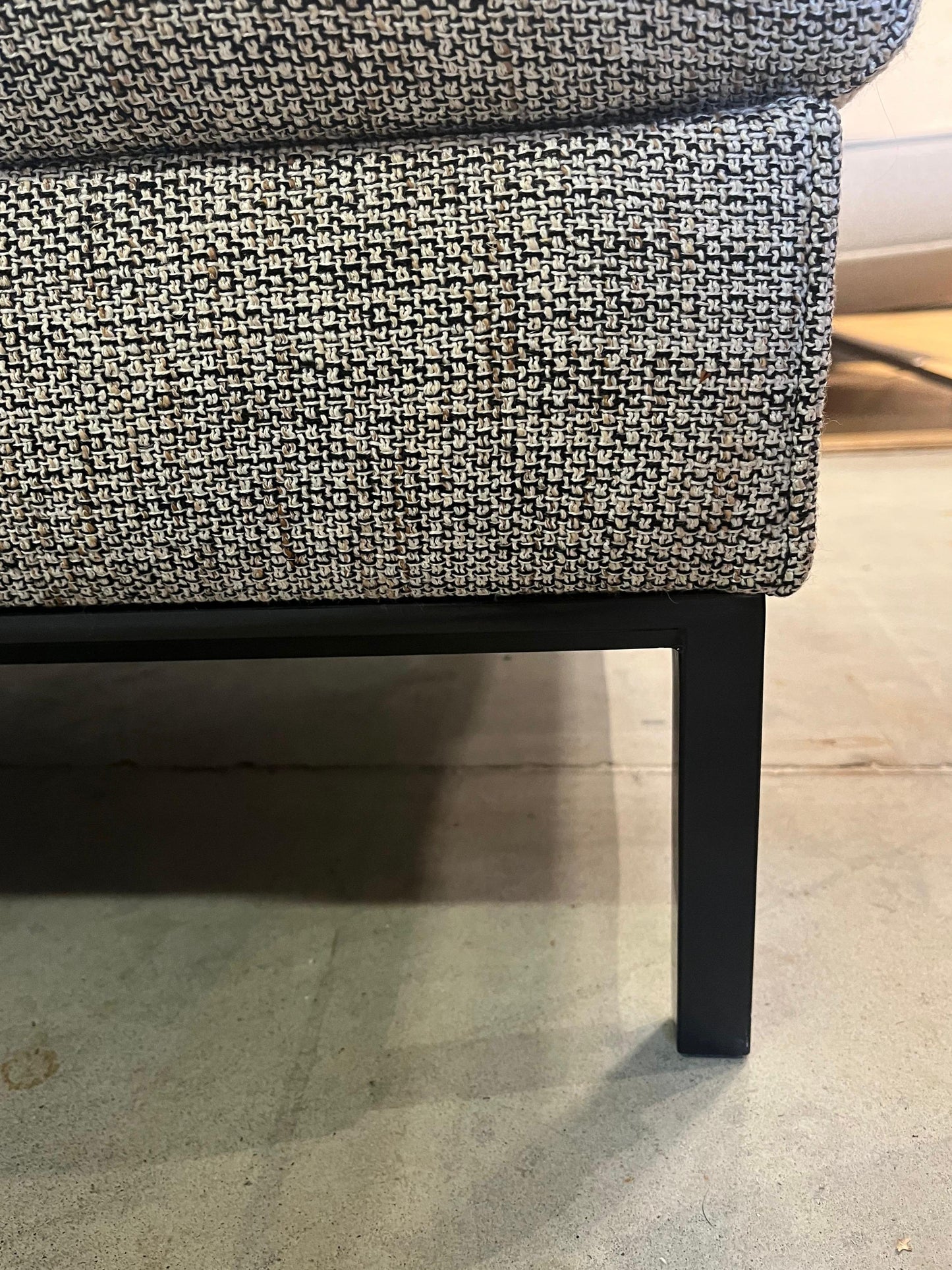 Nieuwstaat Design on Stock Aikon Hocker Lichtbeige NP €1.250