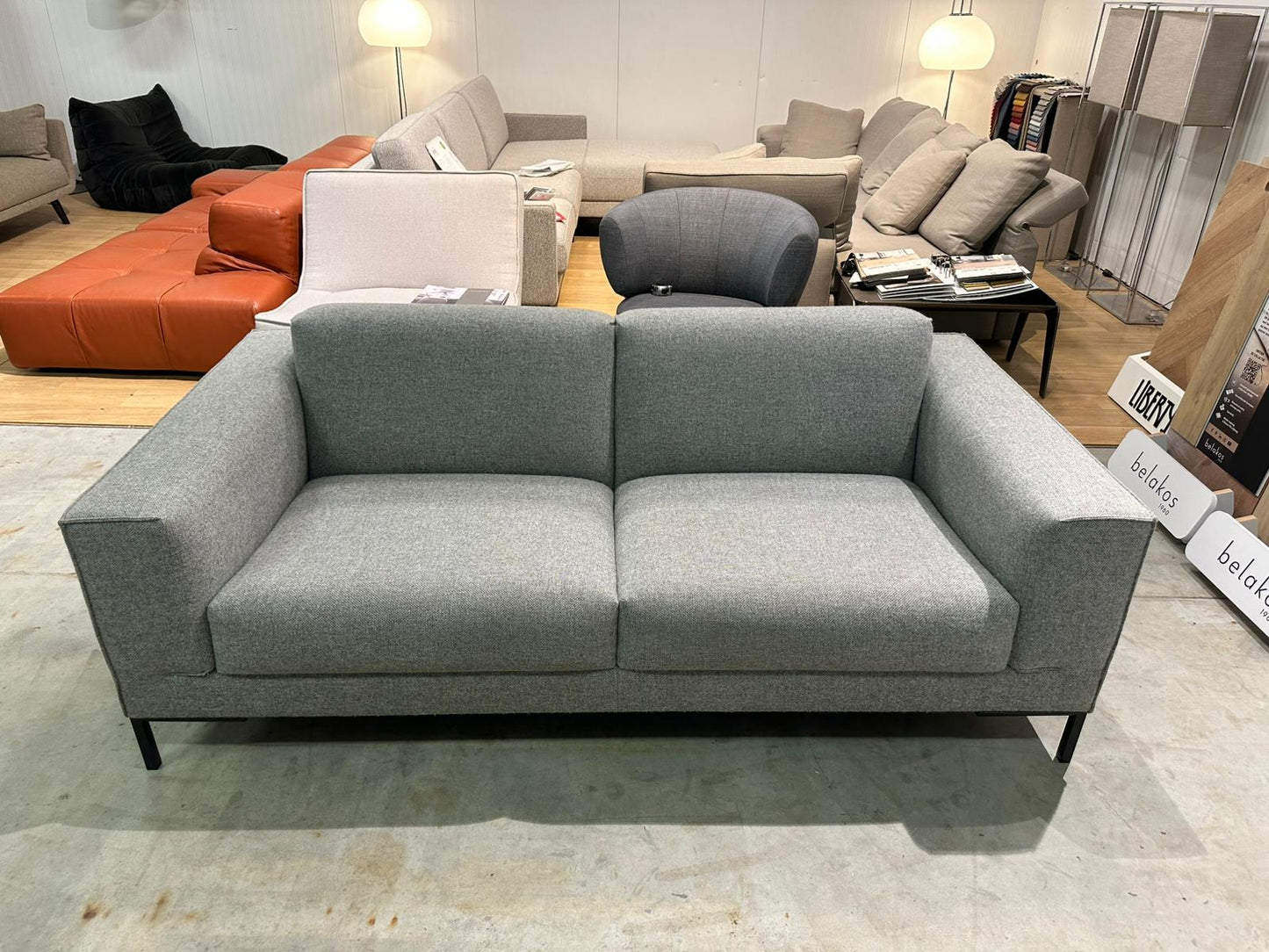 NIEUWSTAAT 2.5-zits Design on Stock Aikon – Ploegwol