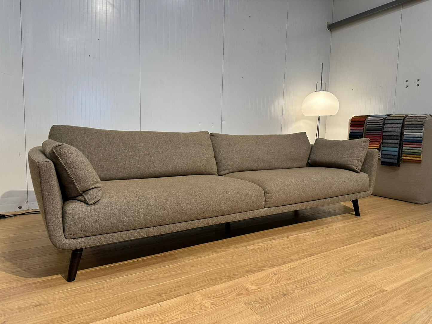 ZGAN Design on Stock Byen 5-Zits Taupe – NP: €6.500