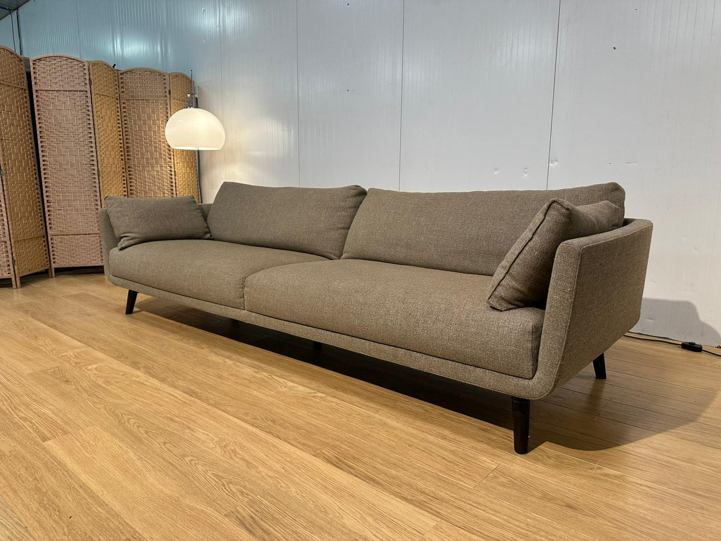 ZGAN Design on Stock Byen 5-Zits Taupe – NP: €6.500