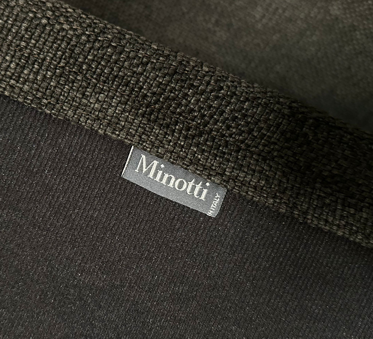 Nieuwstaat Minotti Dining Little Armchair – NP: €1.958