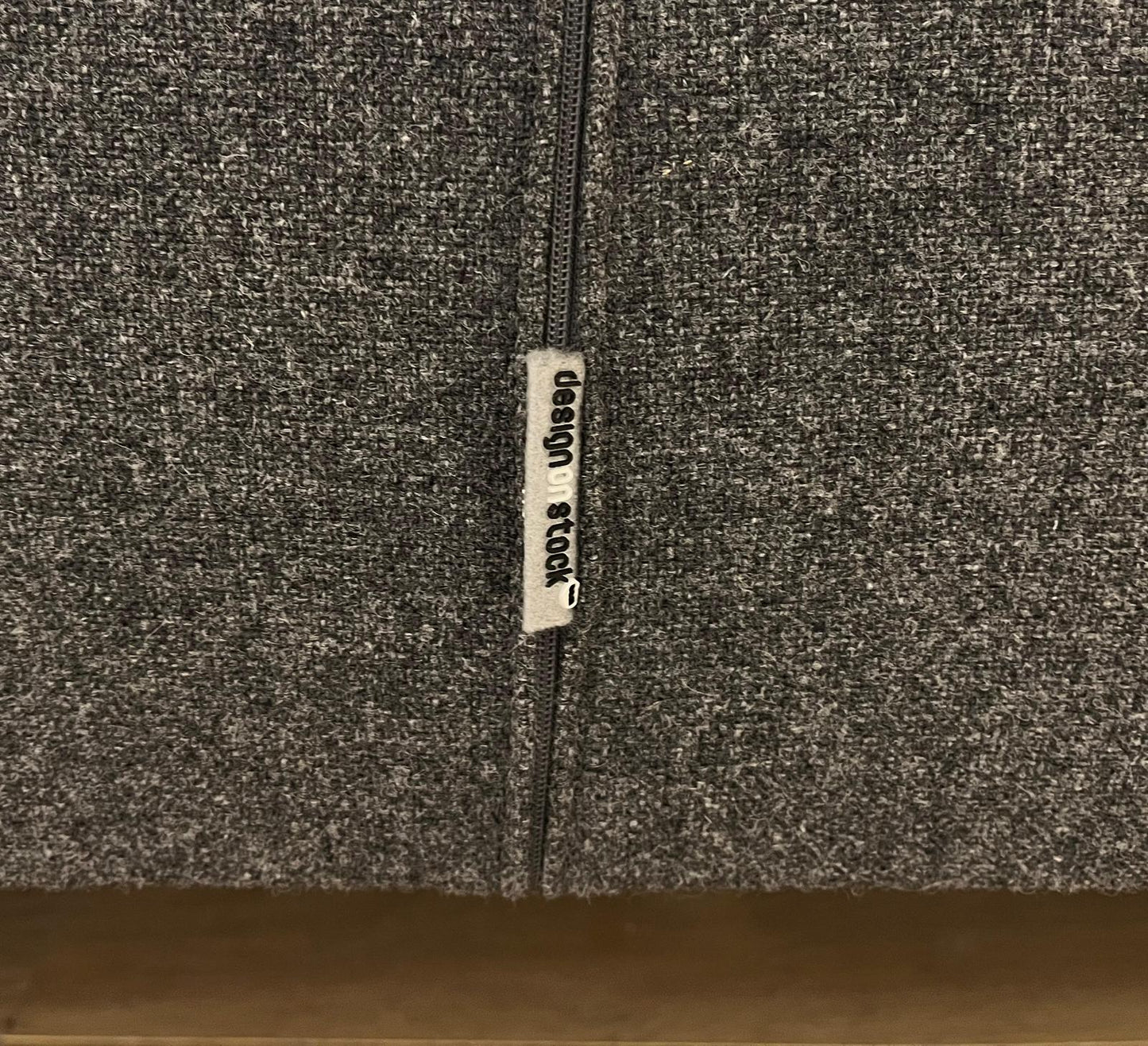 Design on Stock 2.5-Zits Bank Ploegwol Nieuwstaat