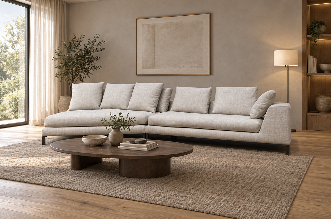 aEcru designhoekbank in een modern wooninterieur
