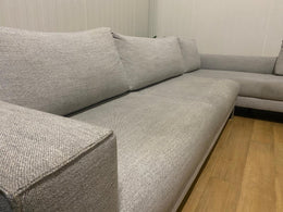 Design on stock Aikon Hoekbank Milton Grijs | NP: €8.000
