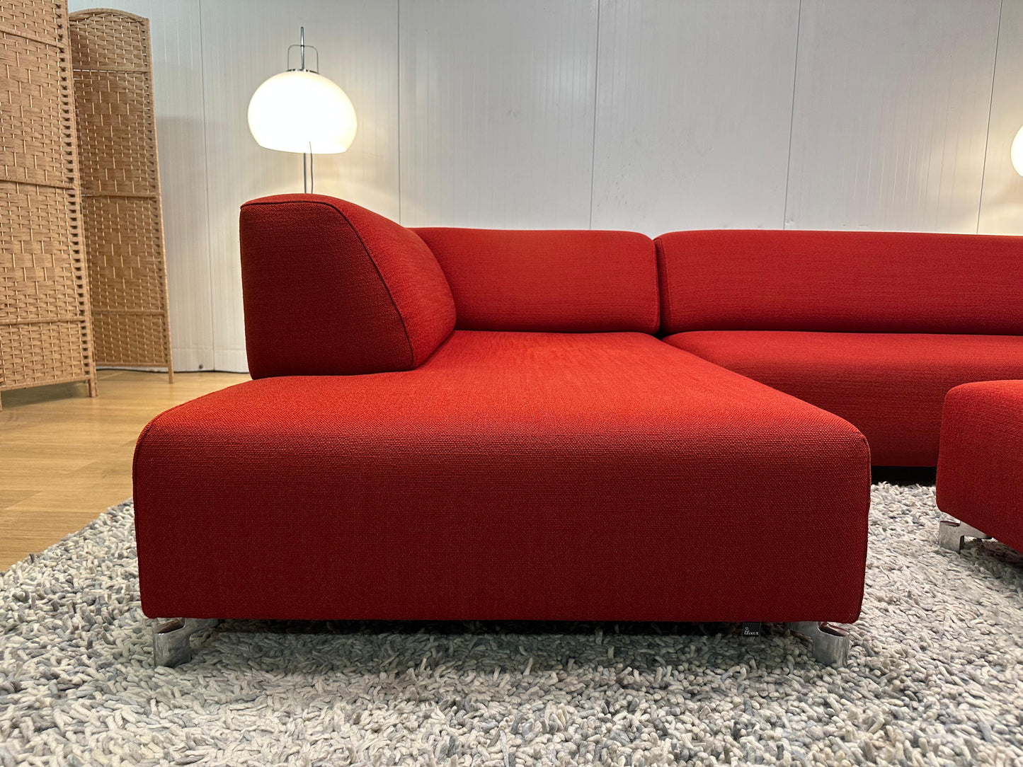 Leolux Faya Lobi Hoekbank + Hocker (Rood) – NP: €8.000