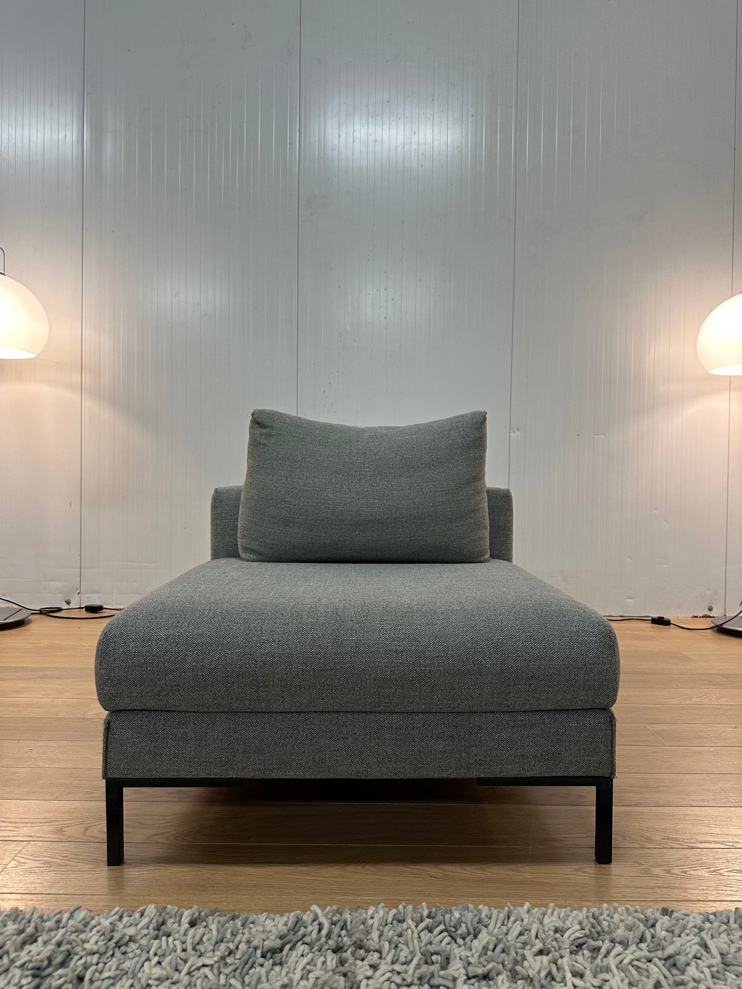 Design on Stock Fauteuil Milton