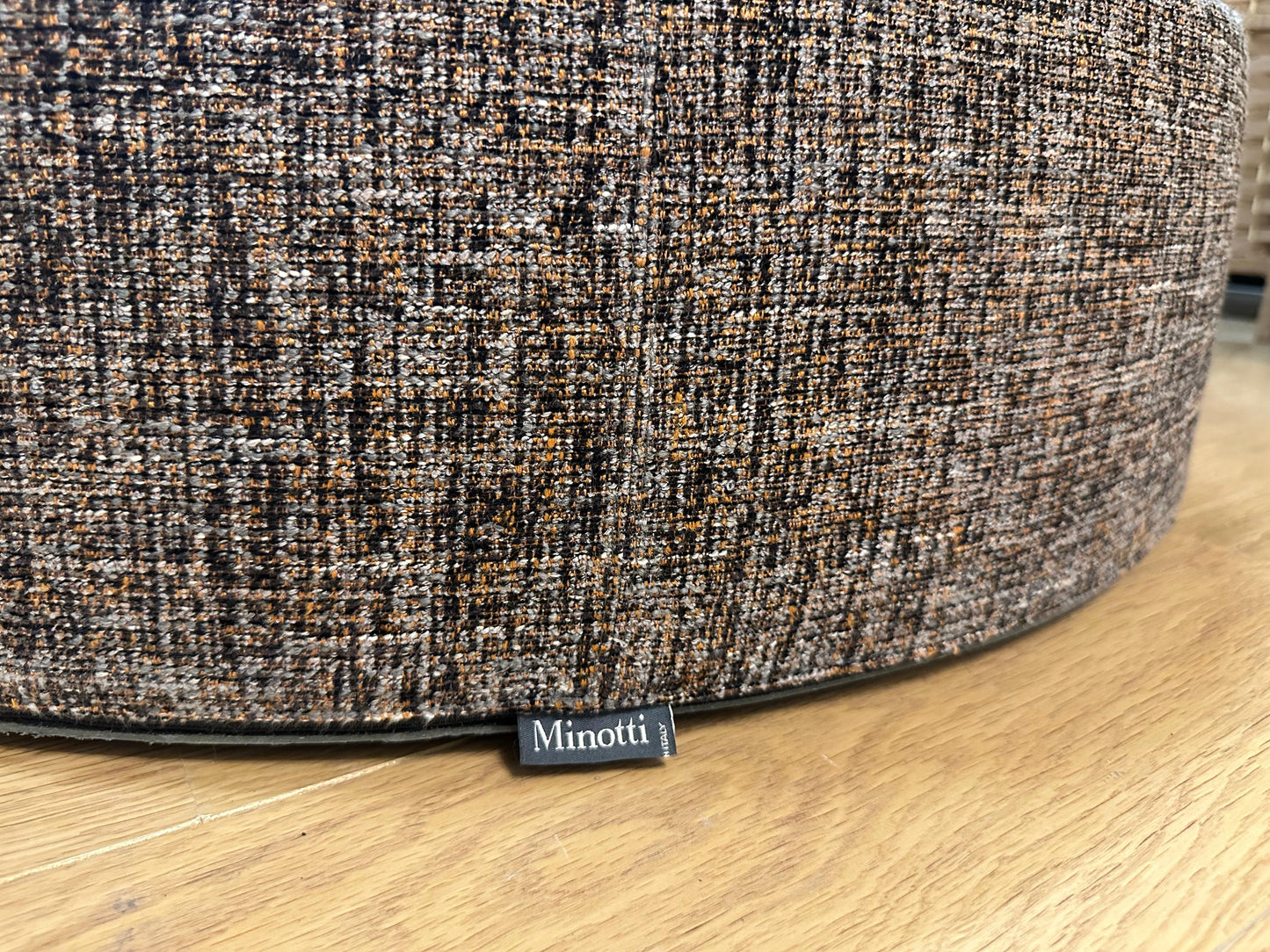 Nieuwstaat Minotti Hocker Davis | Luxe Design & Comfort