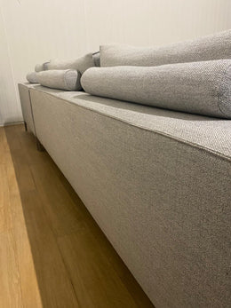 Design on stock Aikon Hoekbank Milton Grijs | NP: €8.000
