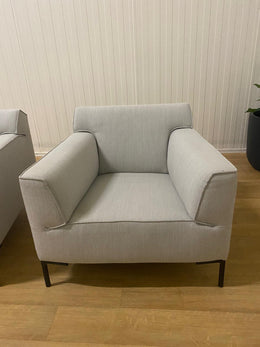 ZGAN 2x Witte Design on Stock Fauteuils - Wol NP: €4.500