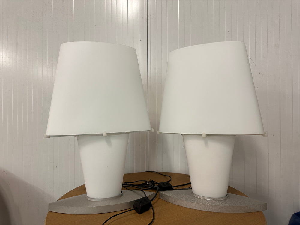 NIEUWSTAAT 2x Daniela Puppa Tafellamp voor Fontana Arte 1994