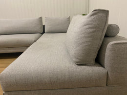 Design on stock Aikon Hoekbank Milton Grijs | NP: €8.000