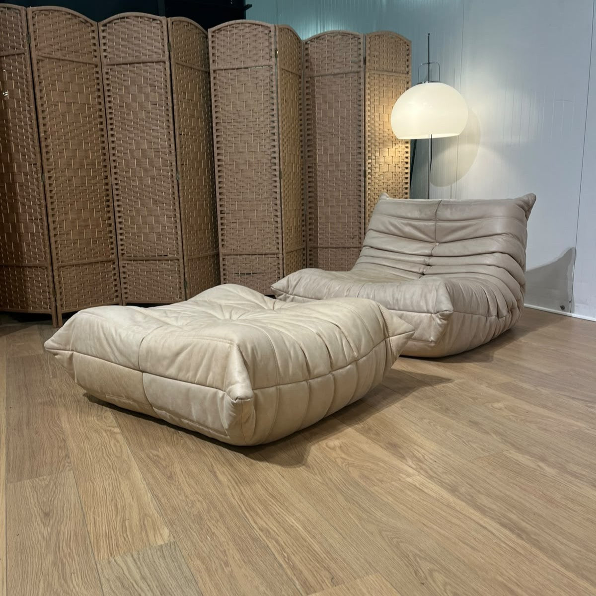 NIEUWSTAAT Ligne Roset Togo + Poef NP €5000 GARANTIE