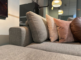 Design on Stock Showroommodel Vilaz Hoekbank + Hocker