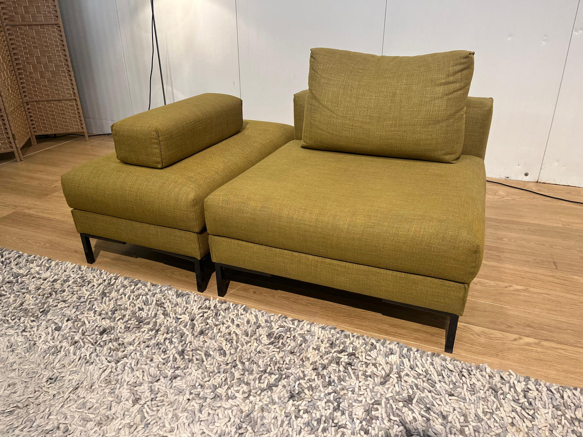 ZGAN Design on Stock Aikon Lounge Fauteuil + Hocker Okergeel