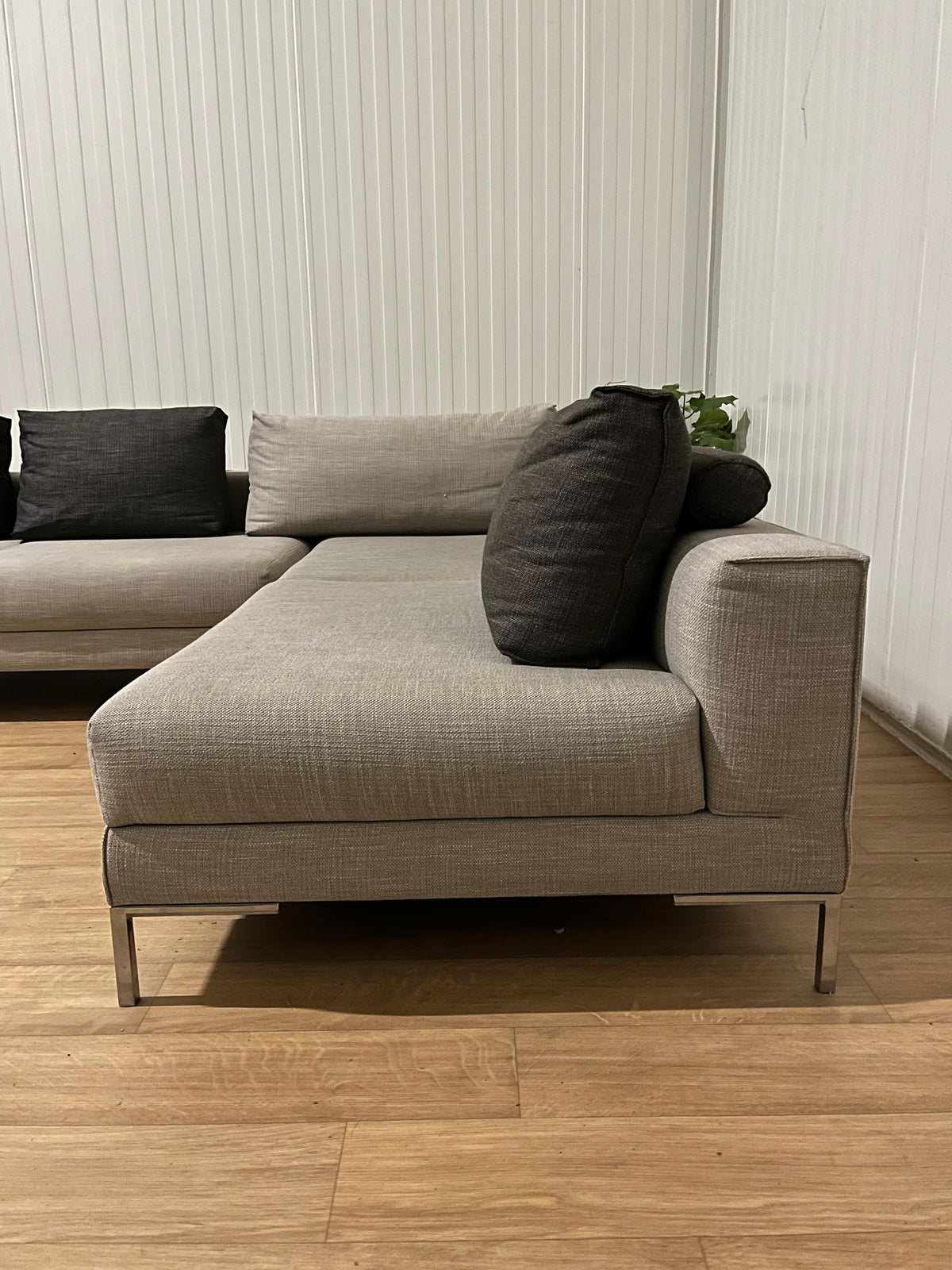WEG=WEG ZGAN Design on Stock Aikon Lounge Hoekbank NP: €8000