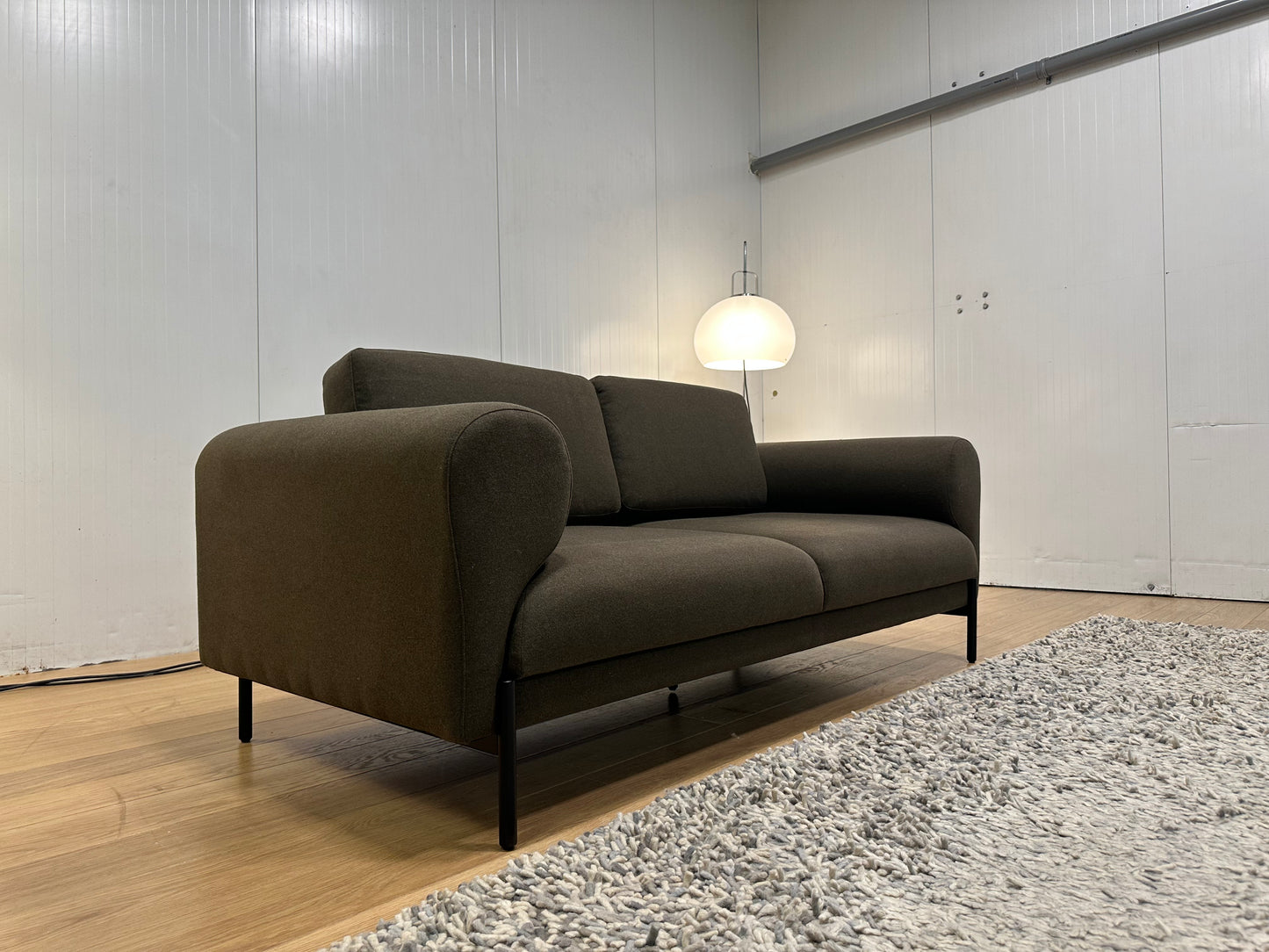 Donkergroene Made 2-zits Bank – Compact & Stijlvol
