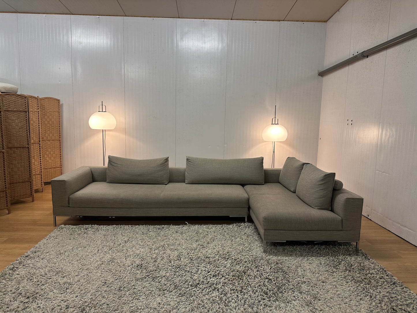 Design on Stock Aikon Lounge beige | RVS poten - NP: €7.500