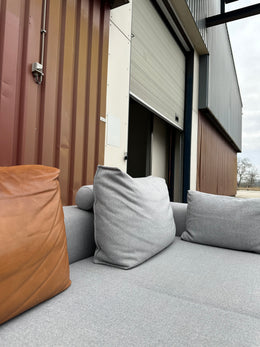 Design on Stock Aikon Lounge ~ Ploeg Wool Gray & Leather Cushions ~ Originele prijs €7.500