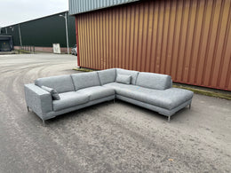 NIEUWSTAAT - Design on Stock Aikon Hoekbank NP: €8.000