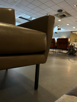 Showroommodel Design on Stock Toma Fauteuil – Cera Clay