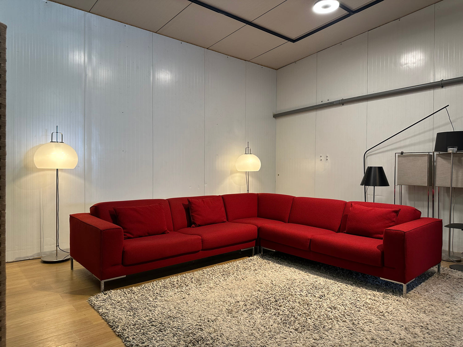 ZGAN Design on Stock Aikon Hoekbank – Ploegwol Bordeaux Rood
