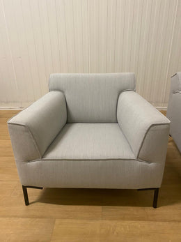 ZGAN 2x Witte Design on Stock Fauteuils - Wol NP: €4.500