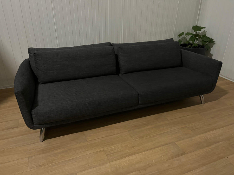 ZGAN Design on Stock Byen Lounge Zitsbank ~ NP: €4.000