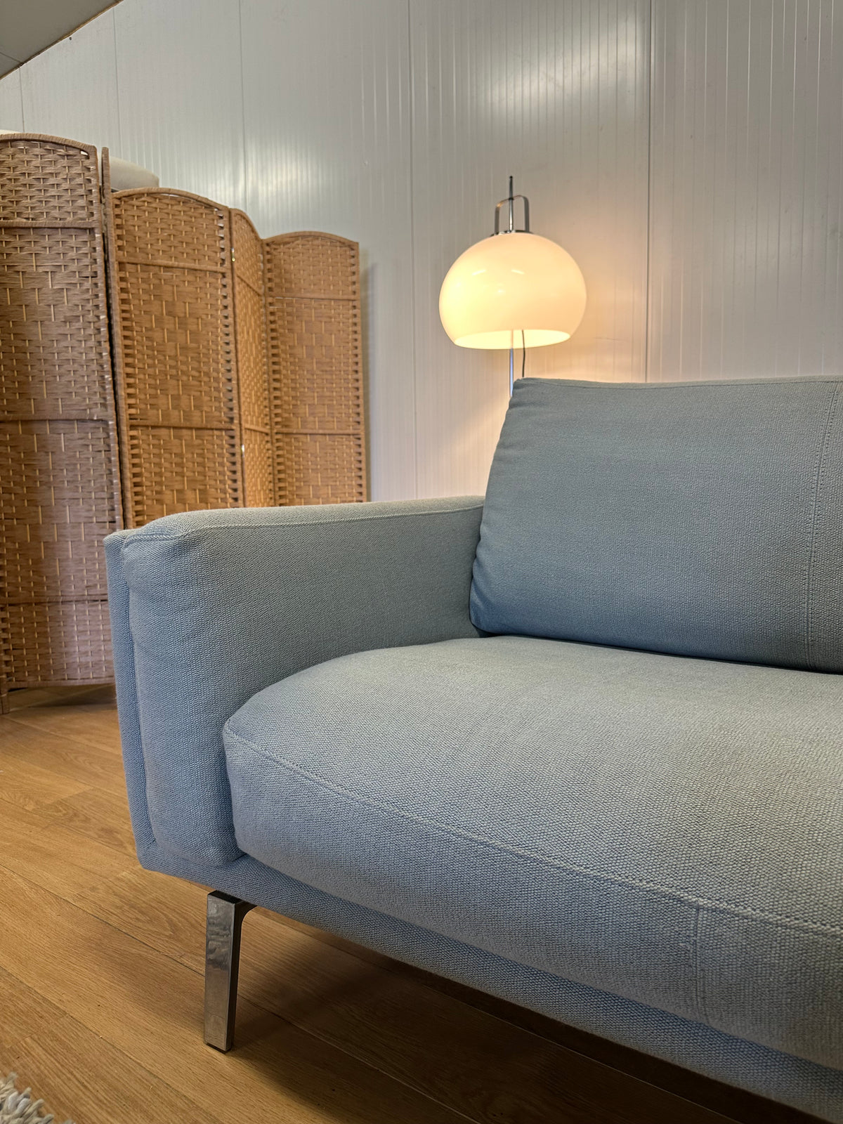 Leolux Bellice Hoekbank wol lichtblauw inclusief hocker - NP: €16.000