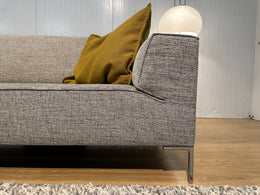 NIEUWSTAAT Design on Stock 2.5-zits bank + Hocker – Beige