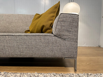 NIEUWSTAAT Design on Stock 2.5-zits bank + Hocker – Beige