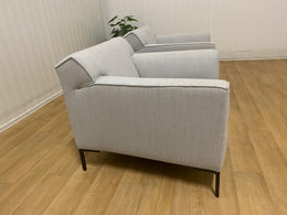 ZGAN 2x Witte Design on Stock Fauteuils - Wol NP: €4.500