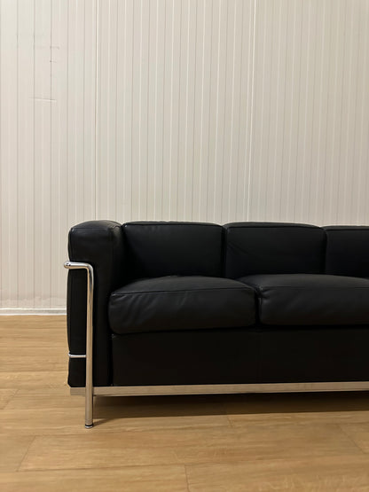 NIEUWSTAAT Cassina LC2 Le Corbusier 3-Zitsbank | NP: €12.500