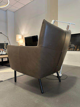 Showroommodel Design on Stock Toma Fauteuil – Cera Clay