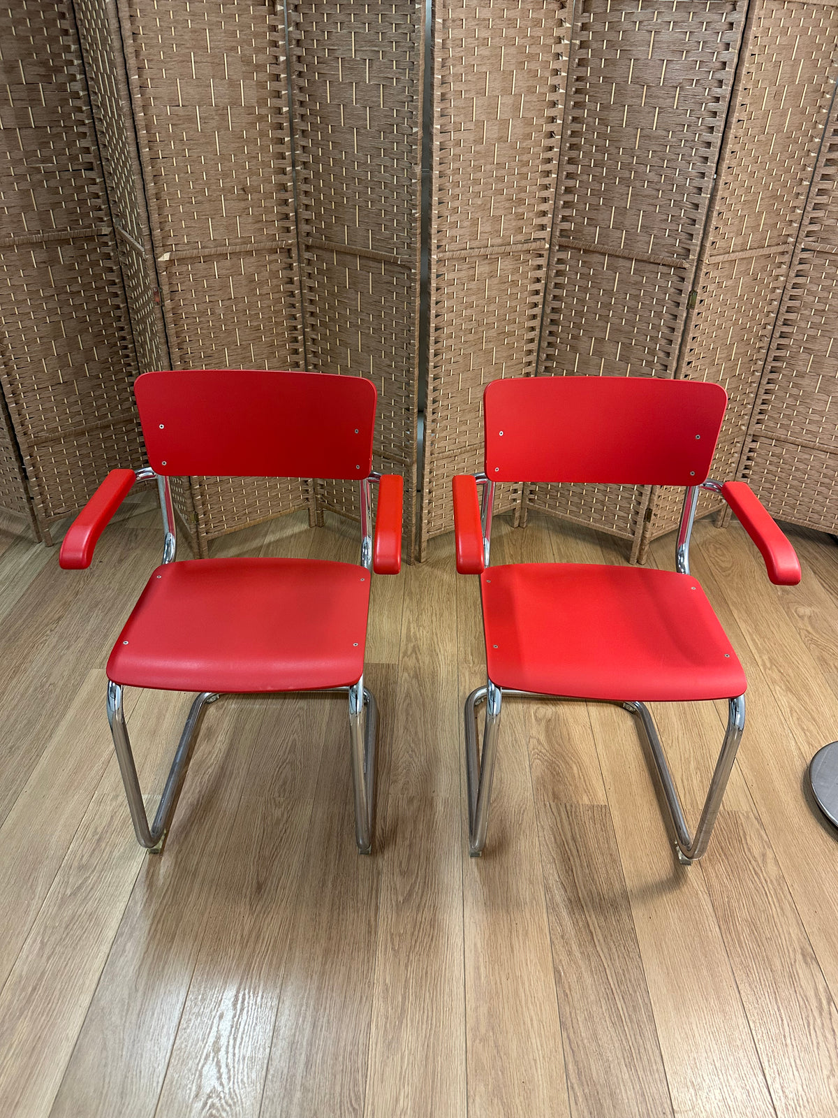 NIEUWSTAAT 2x Rode Thonet Eetkamerstoelen