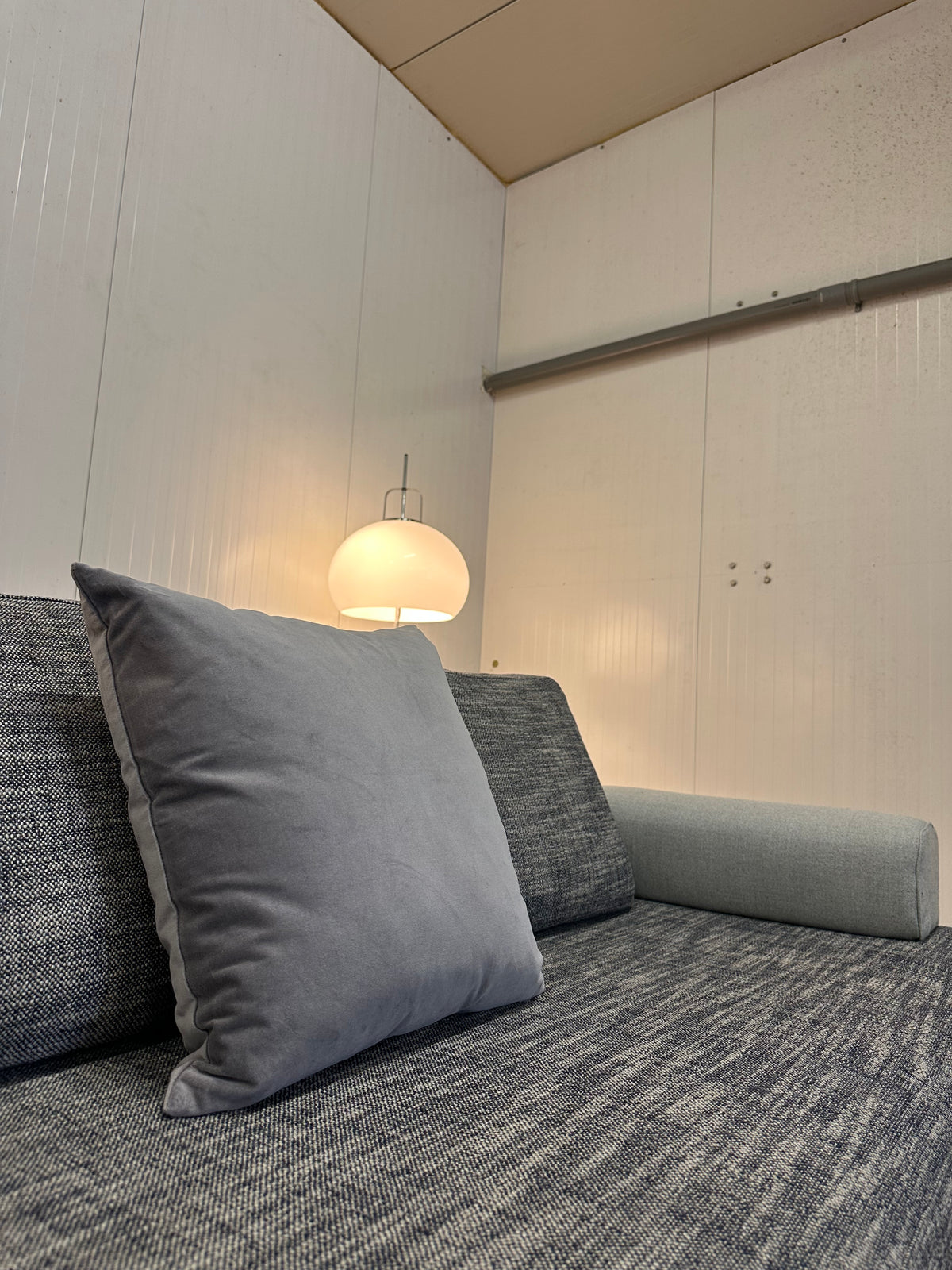 NIEUWSTAAT Design on Stock Vilaz Modulaire Bank | Gereinigd