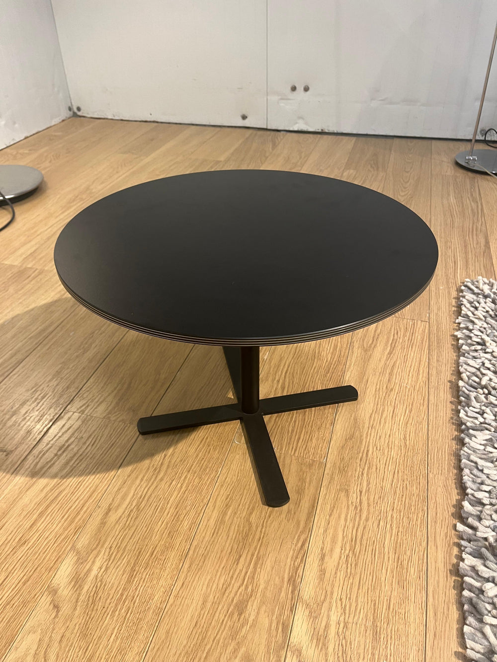 Rond Matzwart Montèl Bijzettafeltje – Ø50 cm