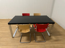 ZGAN Thonet Eettafel inclusief 4 Thonet stoelen