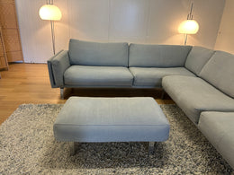 Leolux Bellice Hoekbank wol lichtblauw inclusief hocker - NP: €16.000