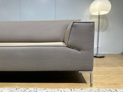 ZGAN Design on Stock Bloq 2,5-zitsbank – NP: €2.800