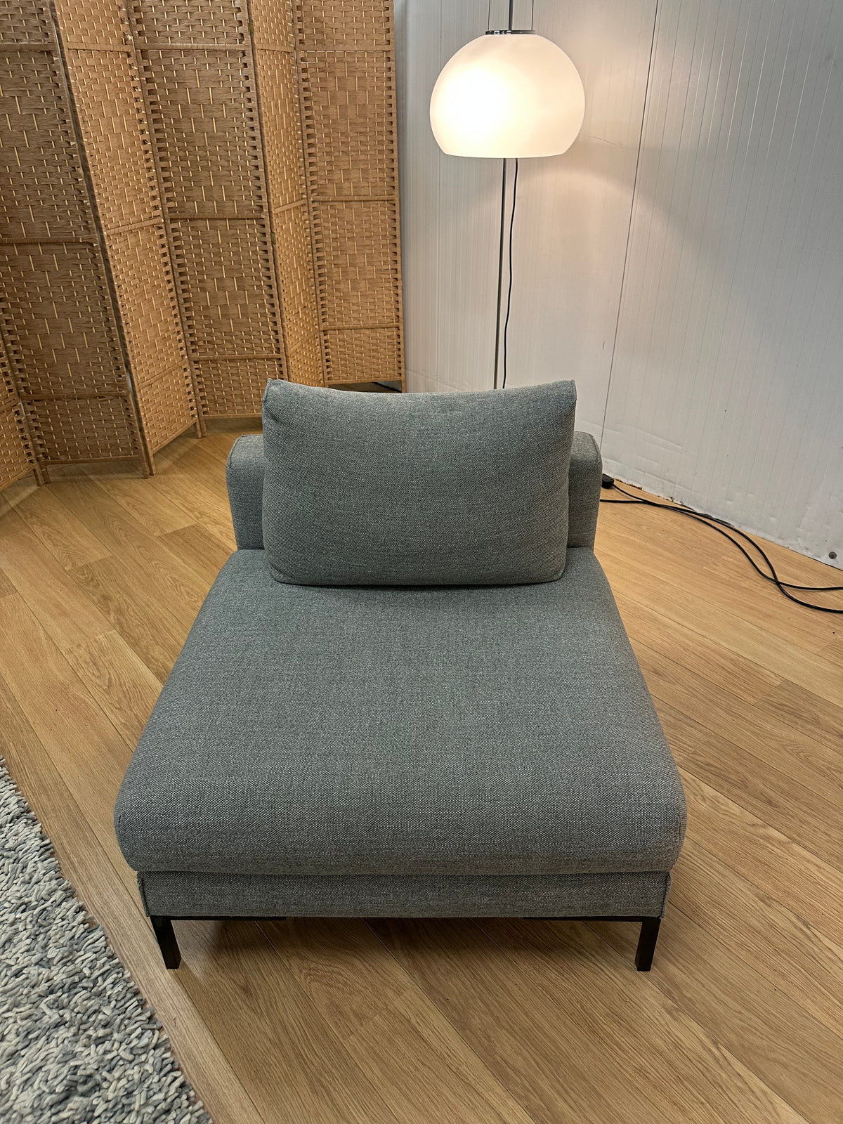 Design on Stock Fauteuil Milton