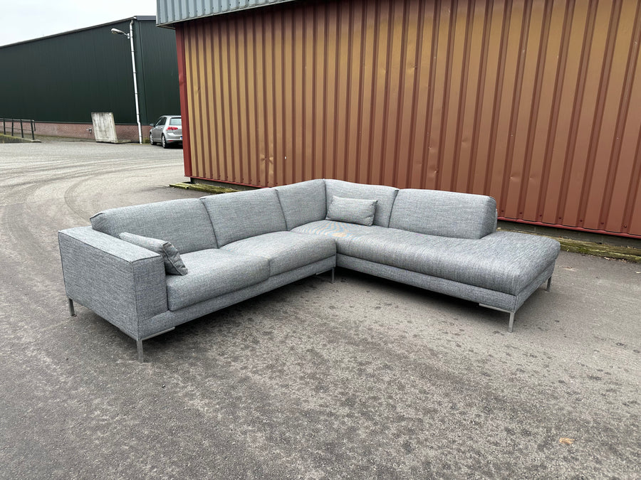 NIEUWSTAAT - Design on Stock Aikon Hoekbank NP: €8.000