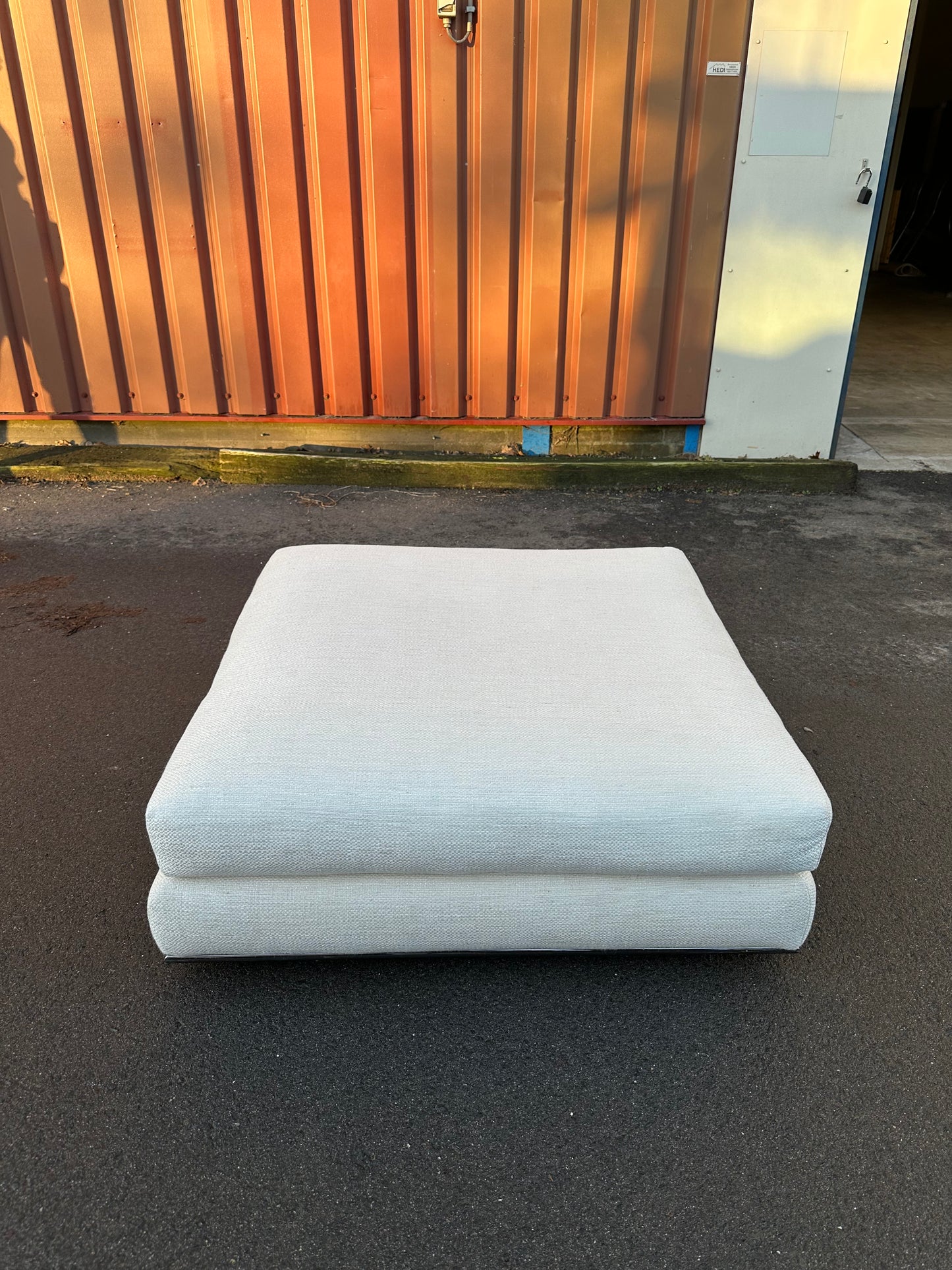 NIEUWSTAAT Minotti Hamilton Poef Crème ~ Nieuwprijs €4.000