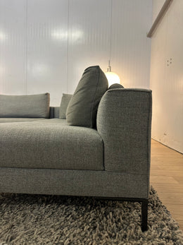 Design on Stock Aikon Lounge Bank | Professioneel Gereinigd