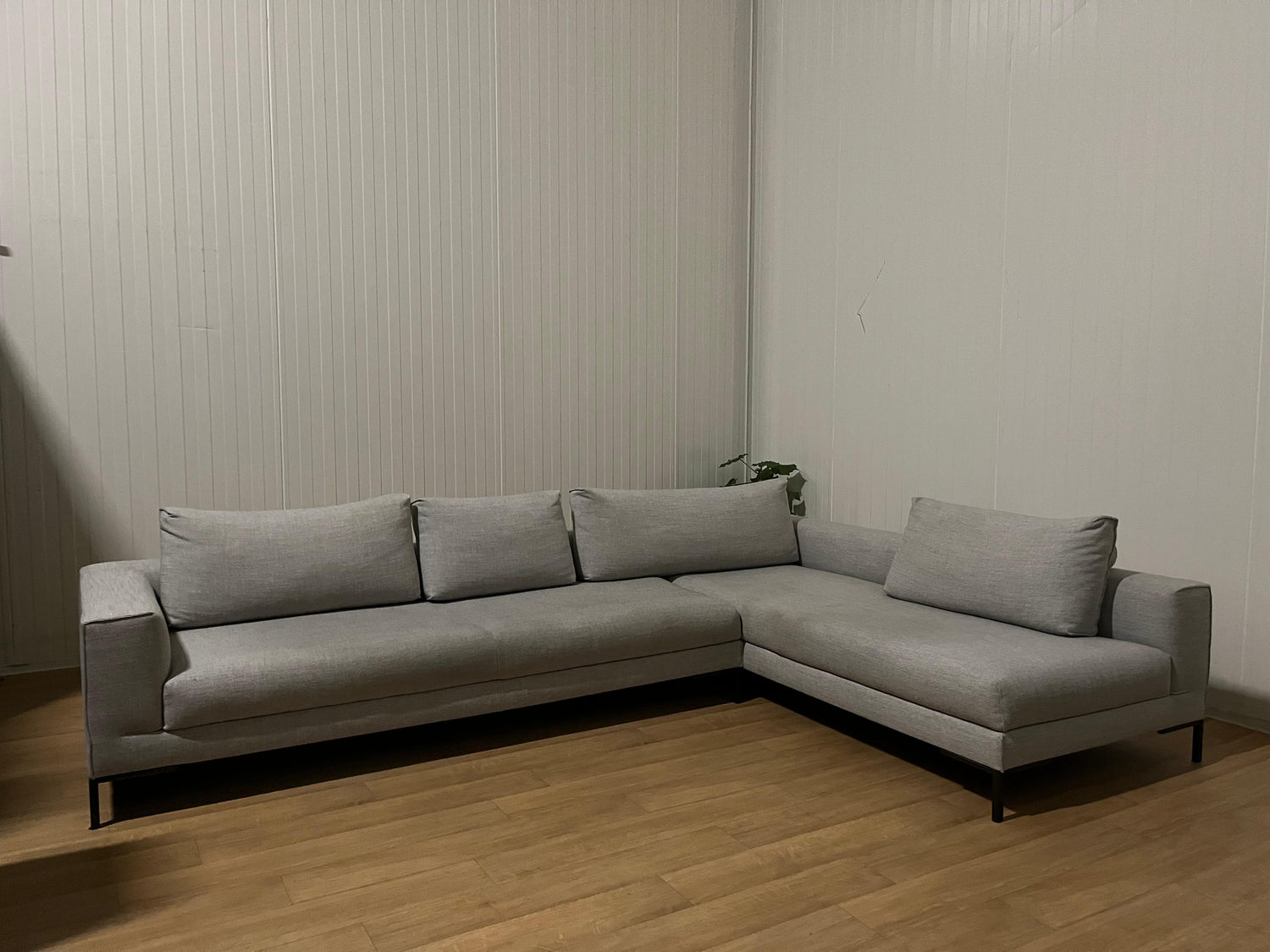 Design on stock Aikon Hoekbank Grijs | NP: €7.500