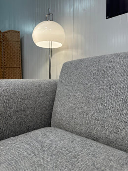 Lichtgrijze Aikon 2-zits Ploegwool – Design on Stock