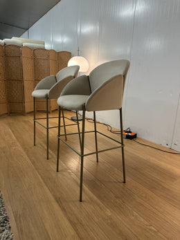 ZGAN 2x Artifort Andrea Stoelen + Opt. Artifort Hoge Tafel